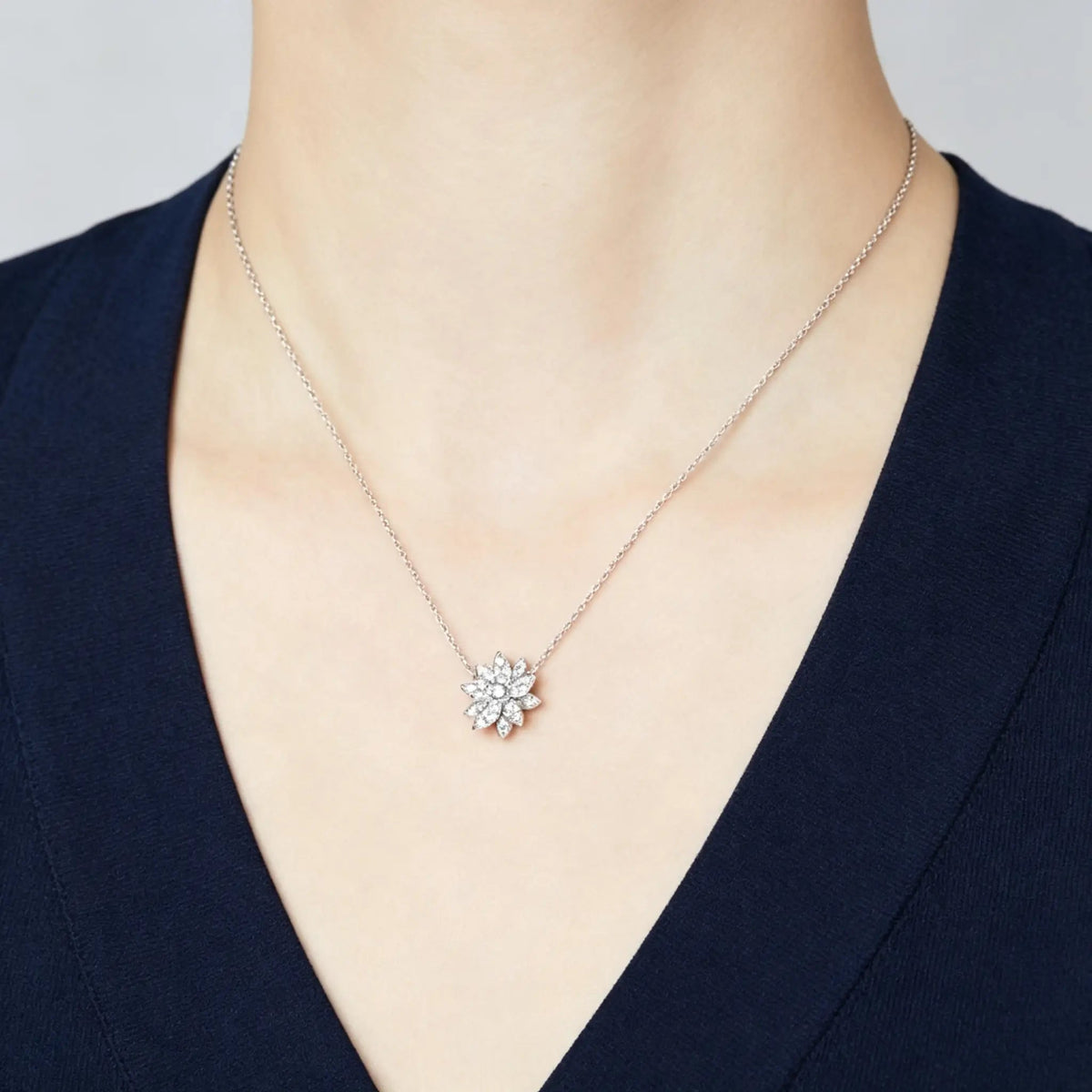 Van Cleef & Arpels Lotus collection lotus necklace