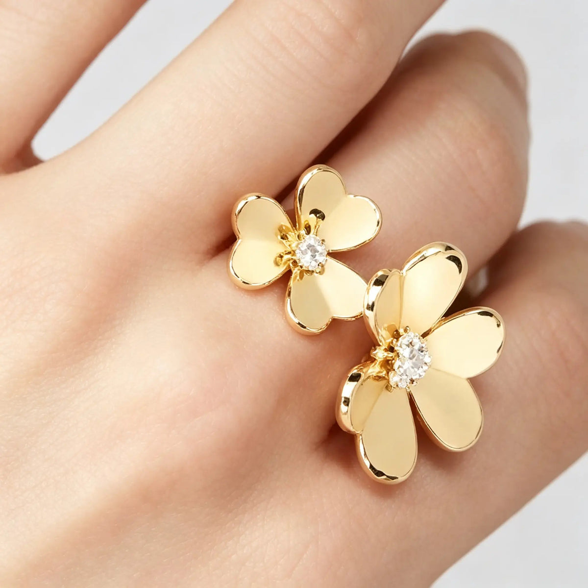 Van Cleef & Arpels Frivole Collection Double Flower Diamond Open Ring
