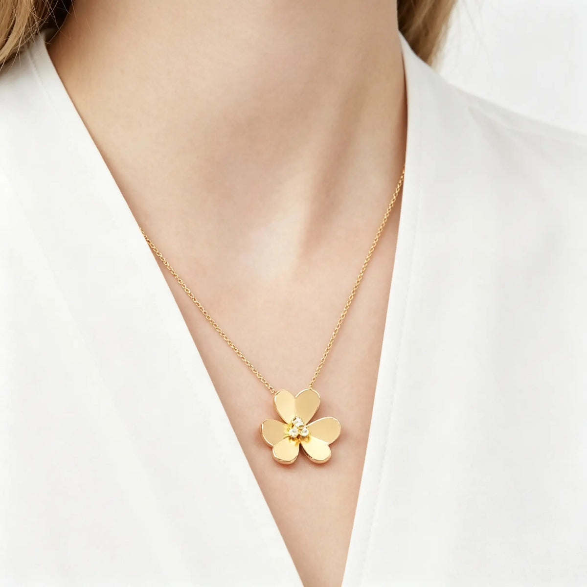 Van Cleef & Arpels Frivole Collection Three-Petal Flower Diamond Necklace