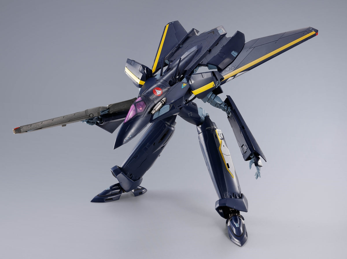 DX Chogokin VF-17S Nightmare Stealth Valkyrie (Gamlin Kizaki Use)